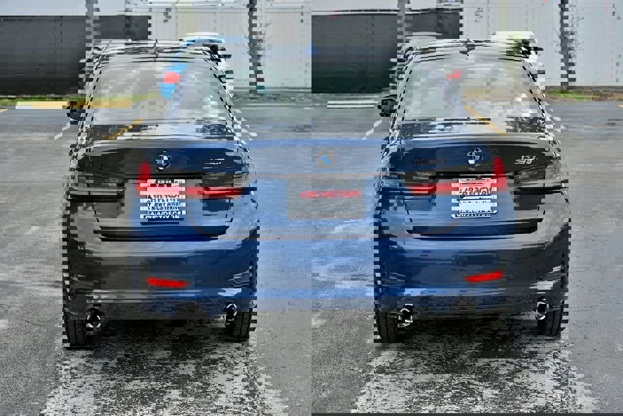 Used 2021 BMW 330i Sedan w/ Driving Assistance Package image 5