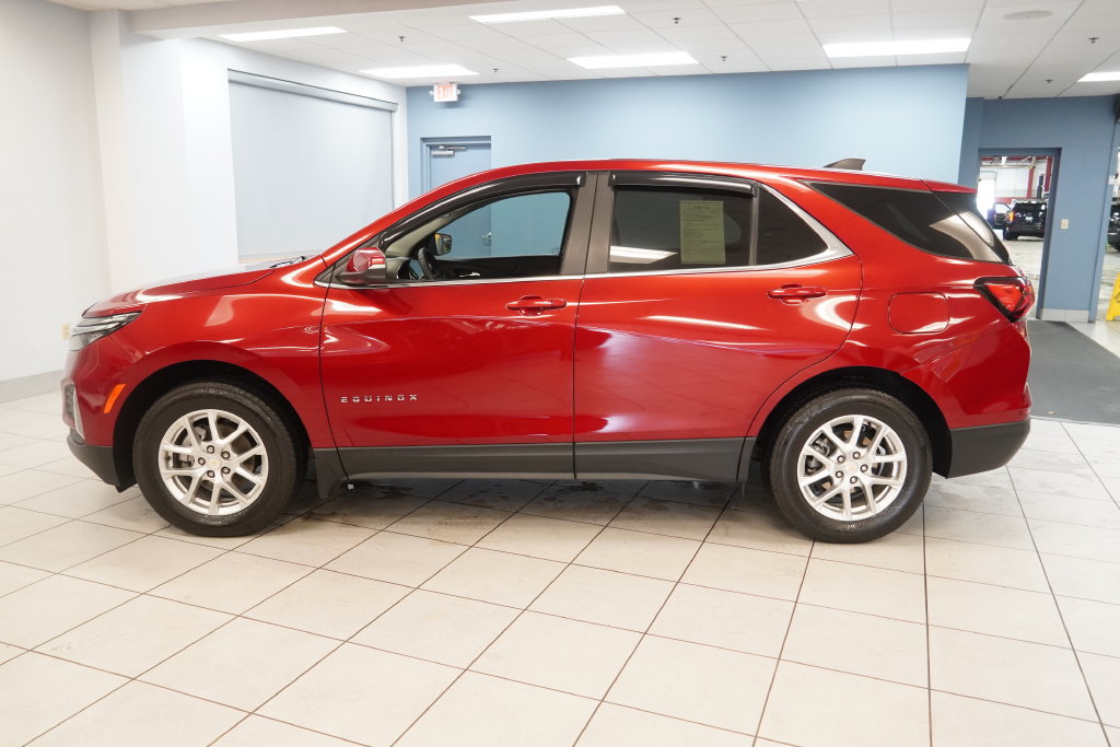Used 2023 Chevrolet Equinox LT AWD/4WD image 2