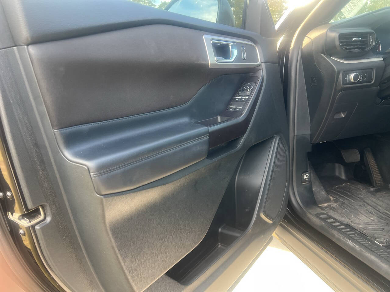 Used 2020 Ford Explorer XLT RWD image 8