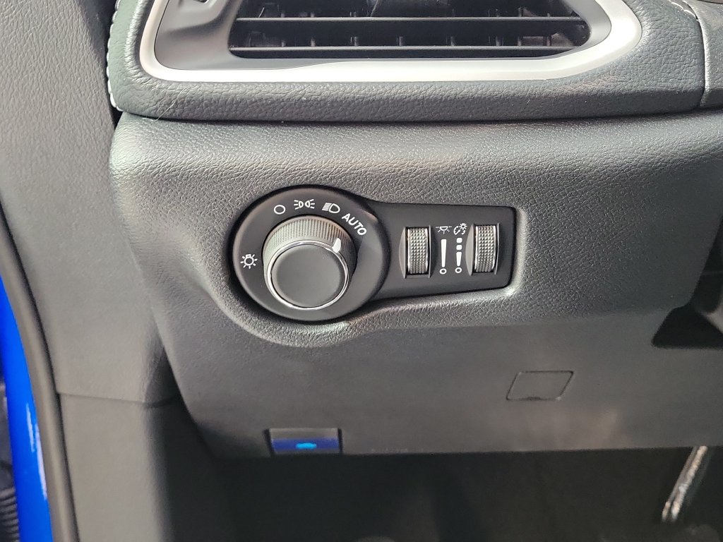 New 2027 Chrysler Pacifica Select FWD image 13