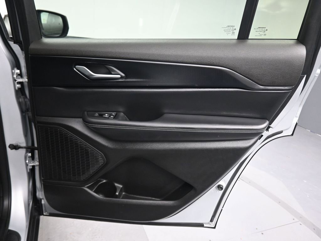 Used 2023 Jeep Grand Cherokee L Laredo AWD/4WD image 43