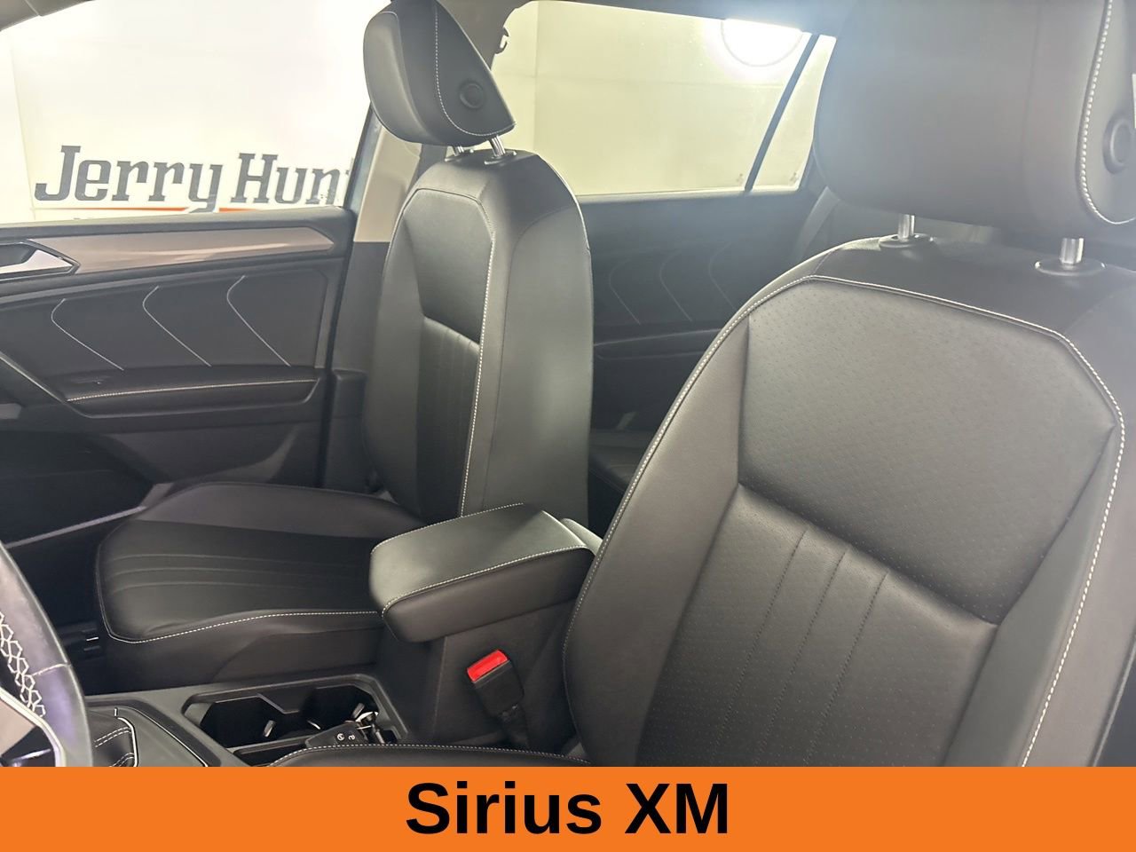 Used 2023 Volkswagen Tiguan SE w/ Panoramic Sunroof Package FWD image 10