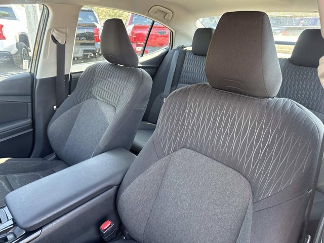 Used 2025 Toyota Camry LE image 9