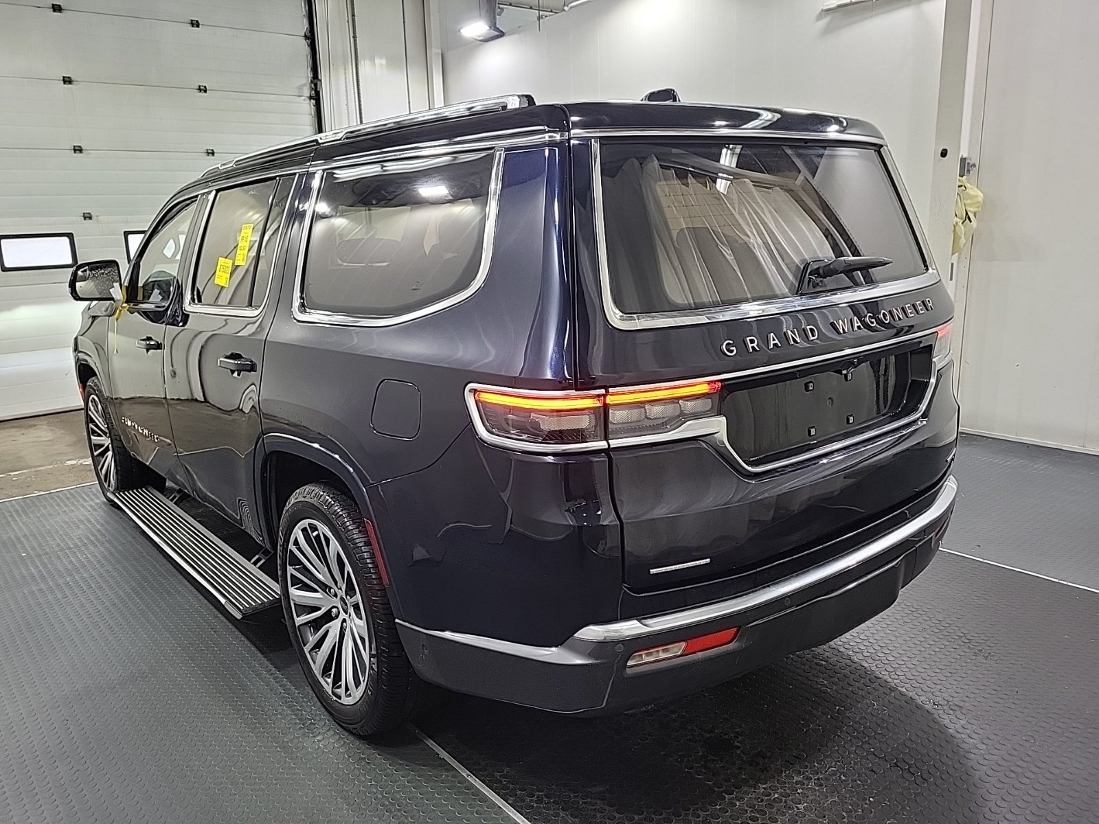Used 2022 Jeep Grand Wagoneer Series III w/ Rear-Seat Entertainment Group AWD/4WD image 6