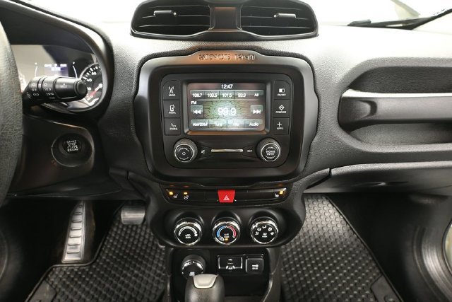 Used 2017 Jeep Renegade Latitude w/ Cold Weather Group AWD/4WD image 24