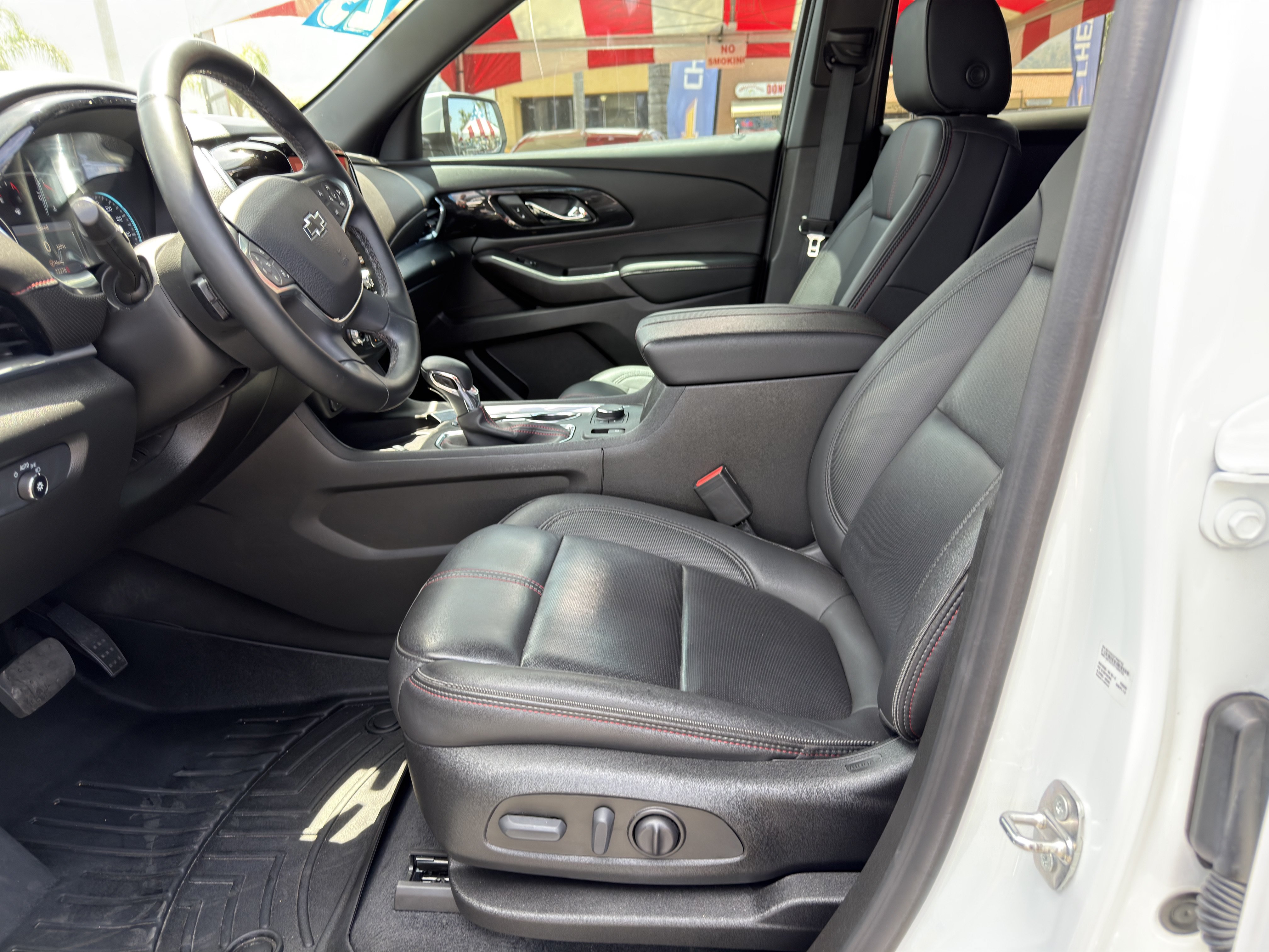 Used 2023 Chevrolet Traverse RS AWD/4WD image 26