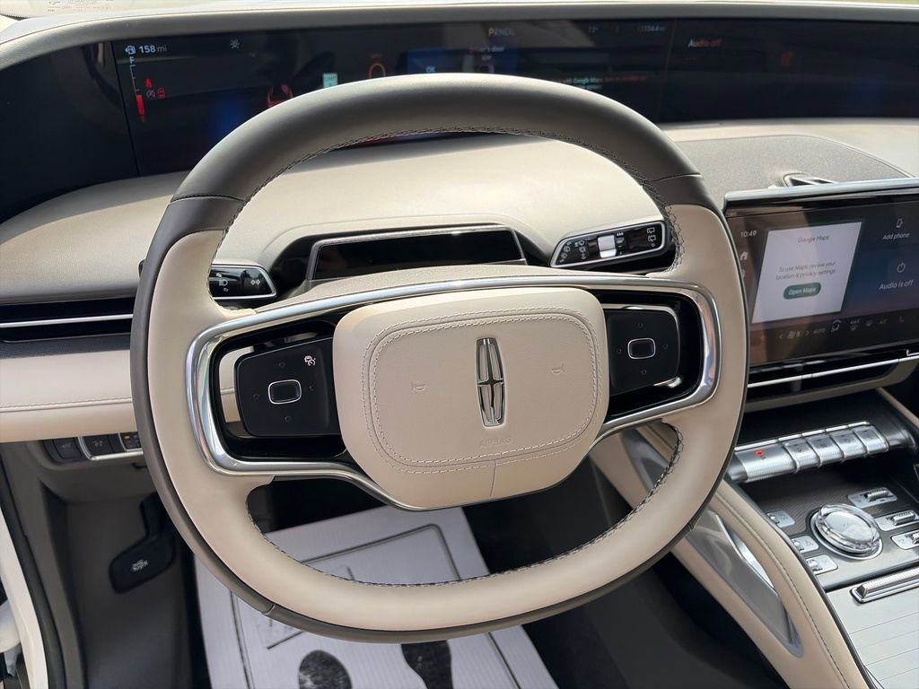 Used 2025 Lincoln Nautilus Premier AWD/4WD image 17