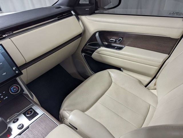 Used 2023 Land Rover Range Rover SE image 8