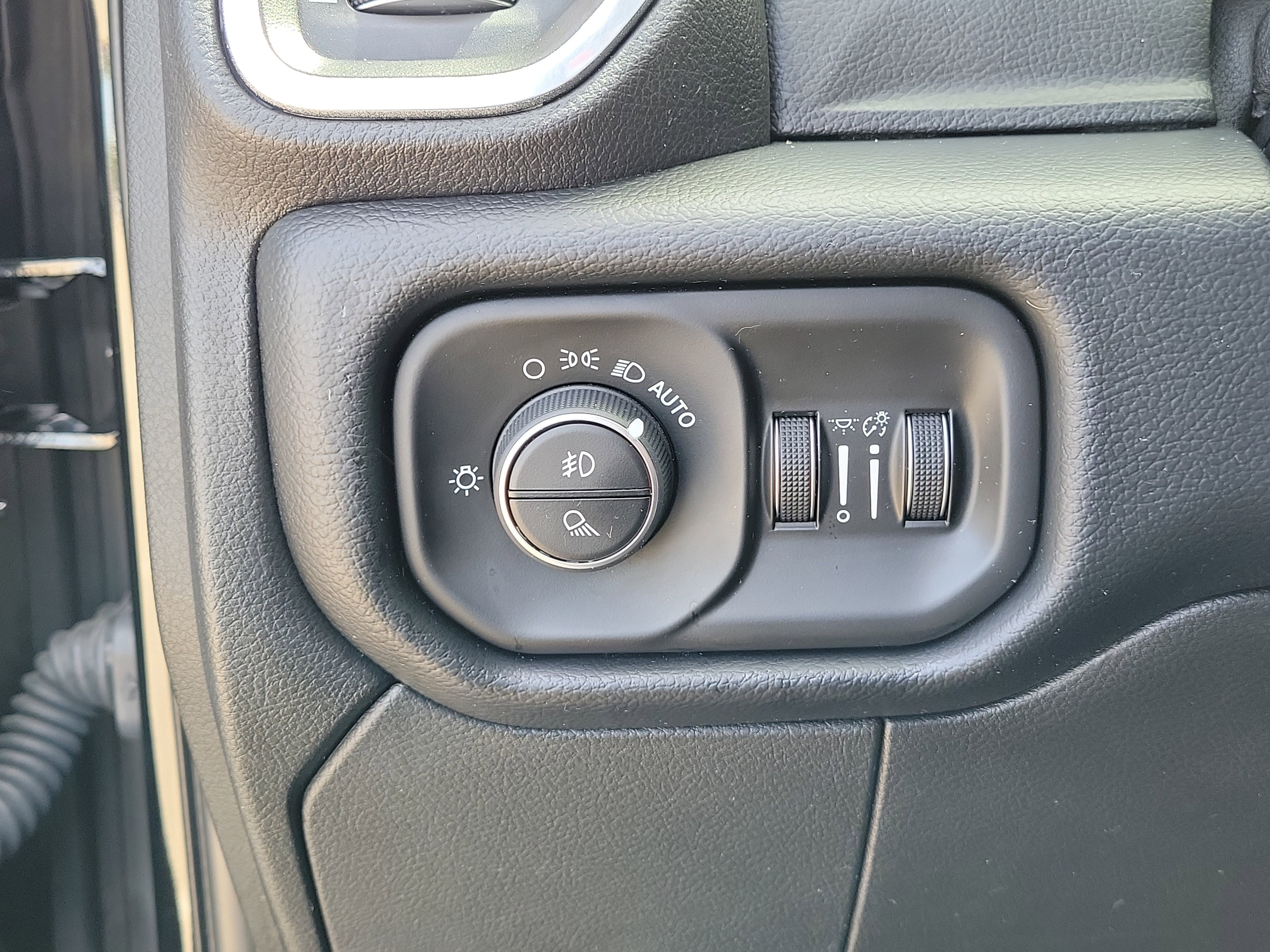 Used 2019 RAM 2500 Laramie w/ Black Appearance Package AWD/4WD image 20