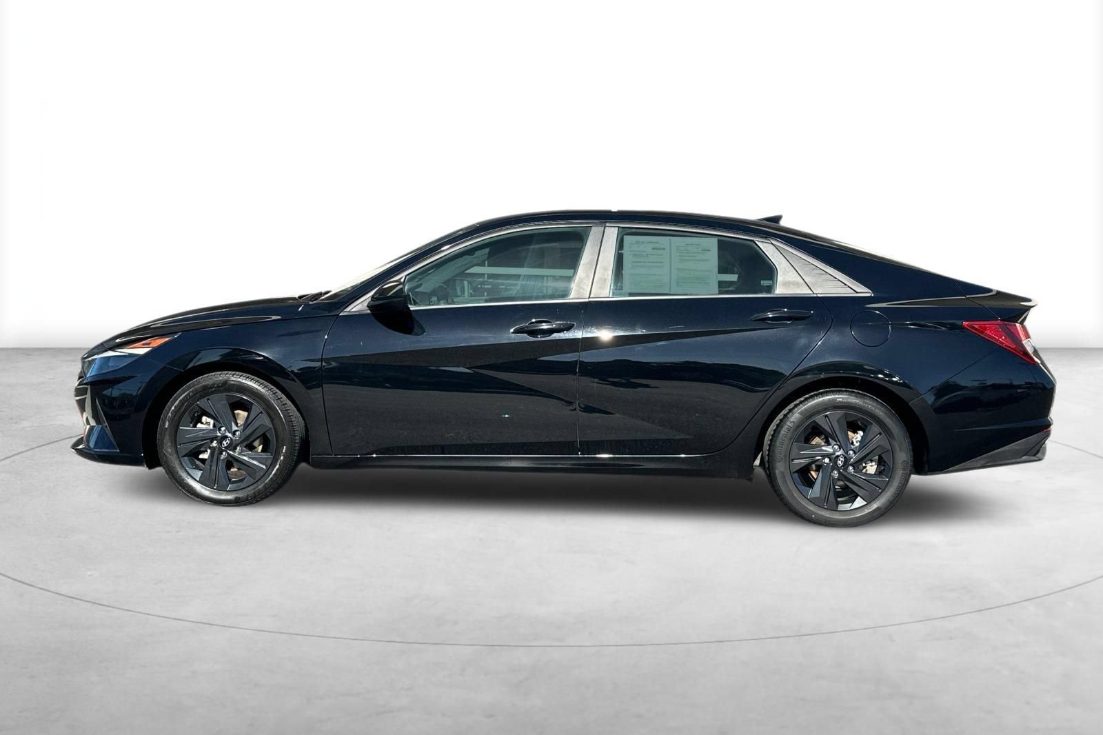 Used 2022 Hyundai Elantra SEL w/ Convenience Package FWD image 3