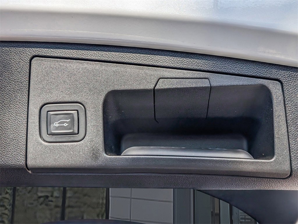 Used 2019 Cadillac XT4 Premium Luxury w/ Technology Package image 19