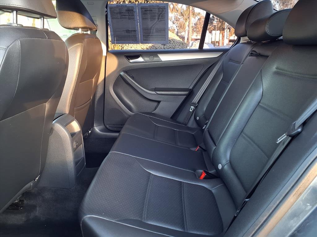 Used 2017 Volkswagen Jetta SE image 11