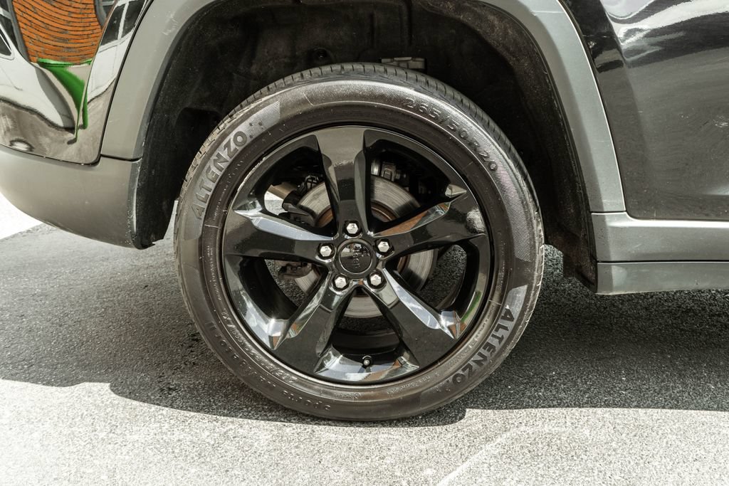 Used 2023 Jeep Grand Cherokee Altitude AWD/4WD image 23