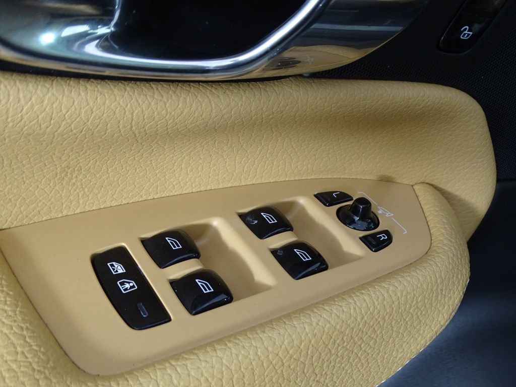 Used 2016 Volvo XC90 T6 Momentum w/ Protection Package Plus image 19