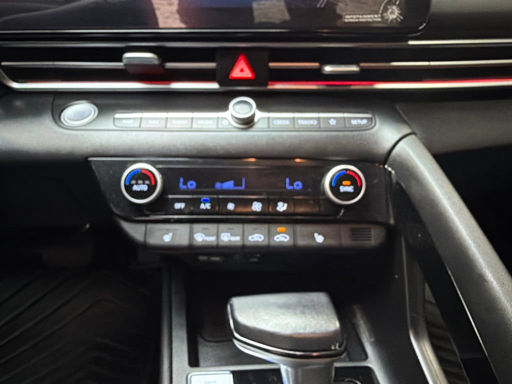 Used 2025 Hyundai Elantra SEL FWD image 20