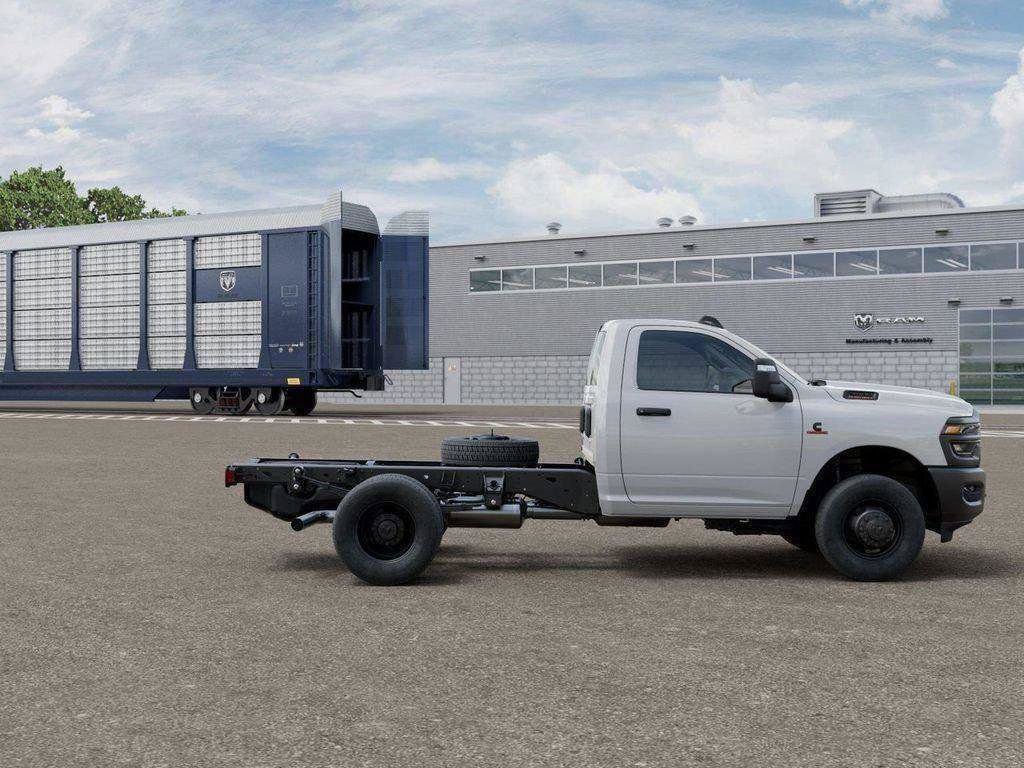New 2026 RAM 3500 Tradesman AWD/4WD image 32