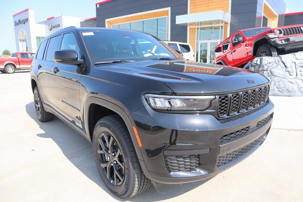 New 2025 Jeep Grand Cherokee L Altitude image 1