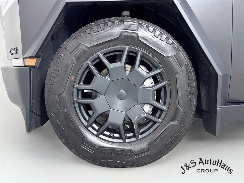 Used 2024 Tesla Cybertruck Cyberbeast AWD/4WD image 39