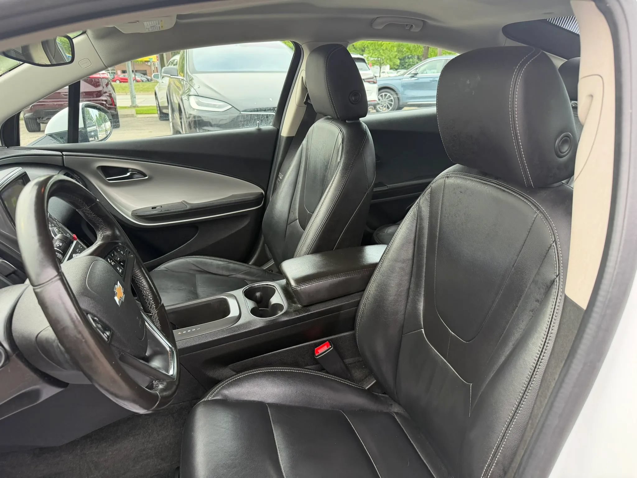Used 2013 Chevrolet Volt Premium w/ Premium Trim Package FWD image 9