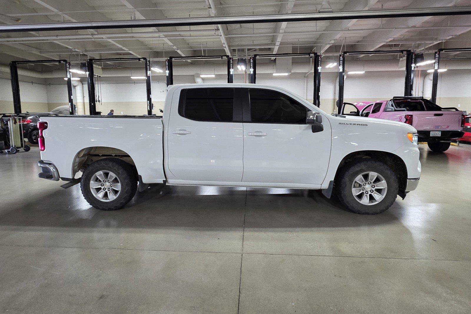 Used 2024 Chevrolet Silverado 1500 LT RWD image 8