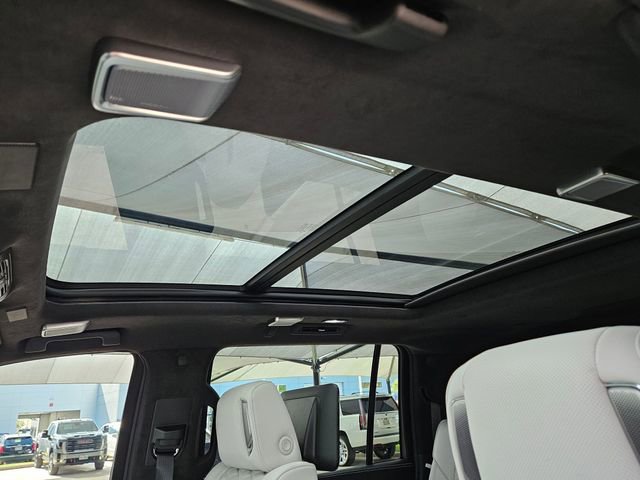 Certified 2026 Cadillac Escalade ESV Platinum Sport w/ LPO, ONYX Package AWD/4WD image 7