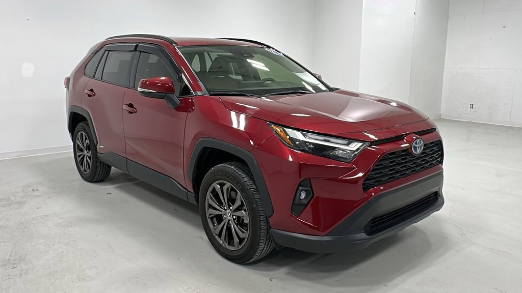 Used 2022 Toyota RAV4 XLE Premium image 8