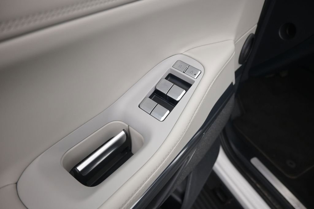 Used 2025 Lincoln Navigator Reserve AWD/4WD image 18