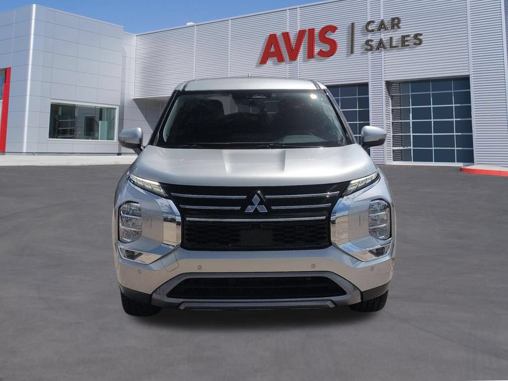 Used 2025 Mitsubishi Outlander SE AWD/4WD image 2