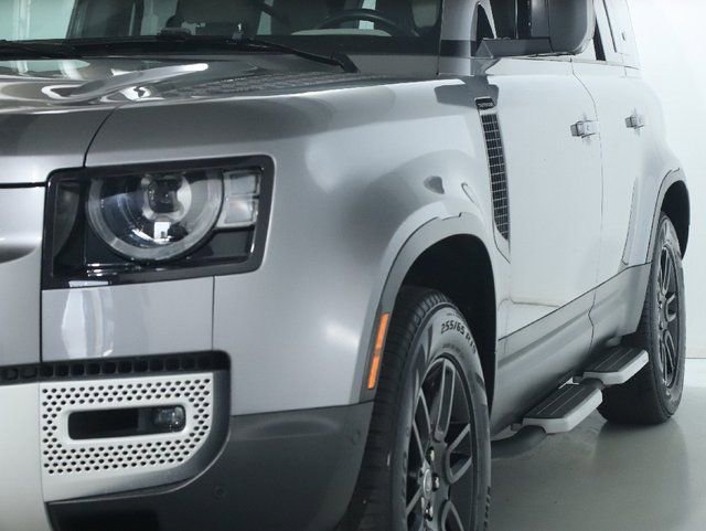 Used 2023 Land Rover Defender 110 SE image 14