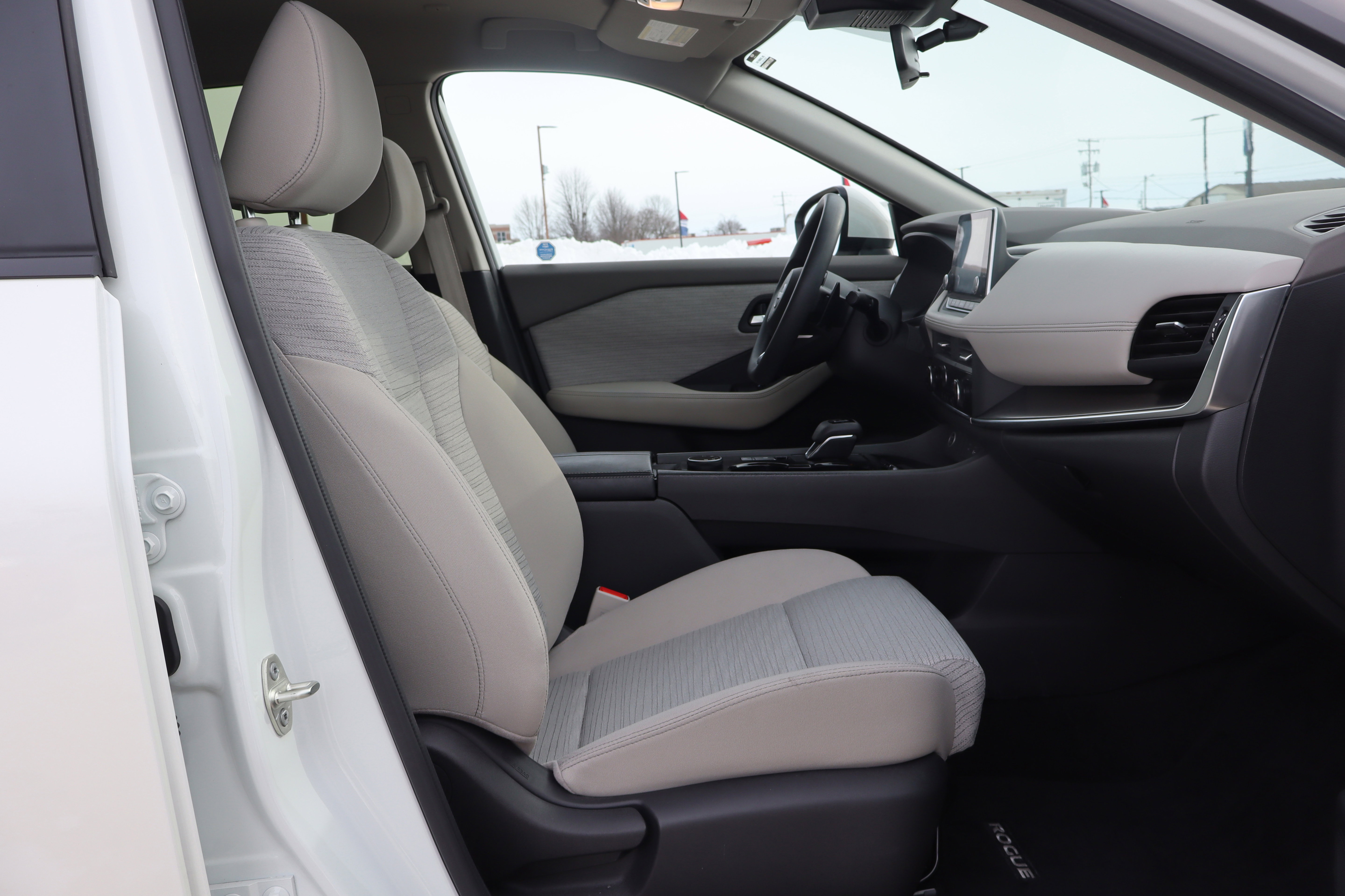 Used 2023 Nissan Rogue SV image 13