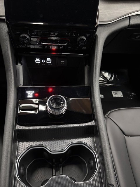 New 2025 Jeep Grand Cherokee Limited w/ Black Appearance Package image 12