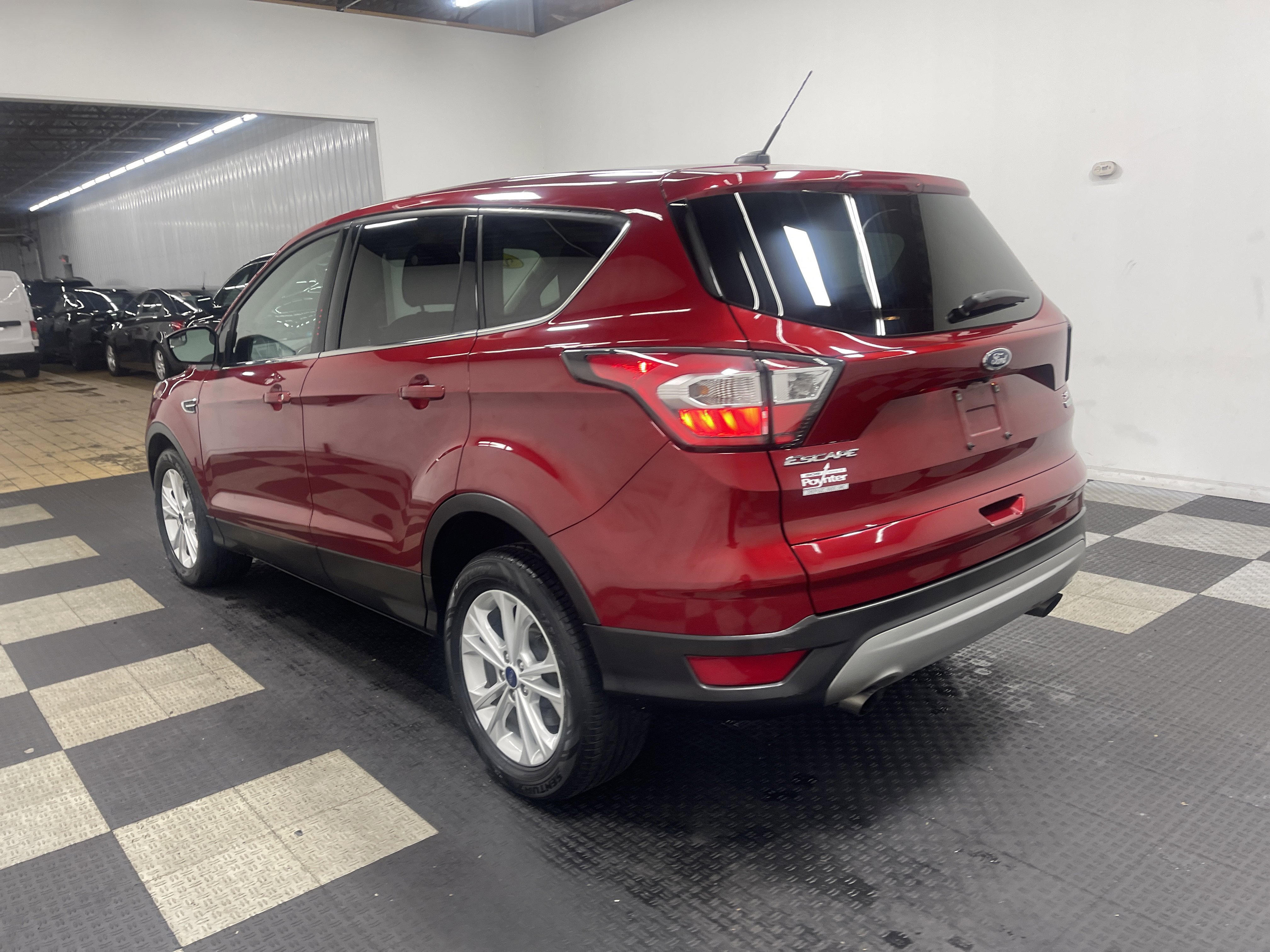 Used 2017 Ford Escape SE image 2