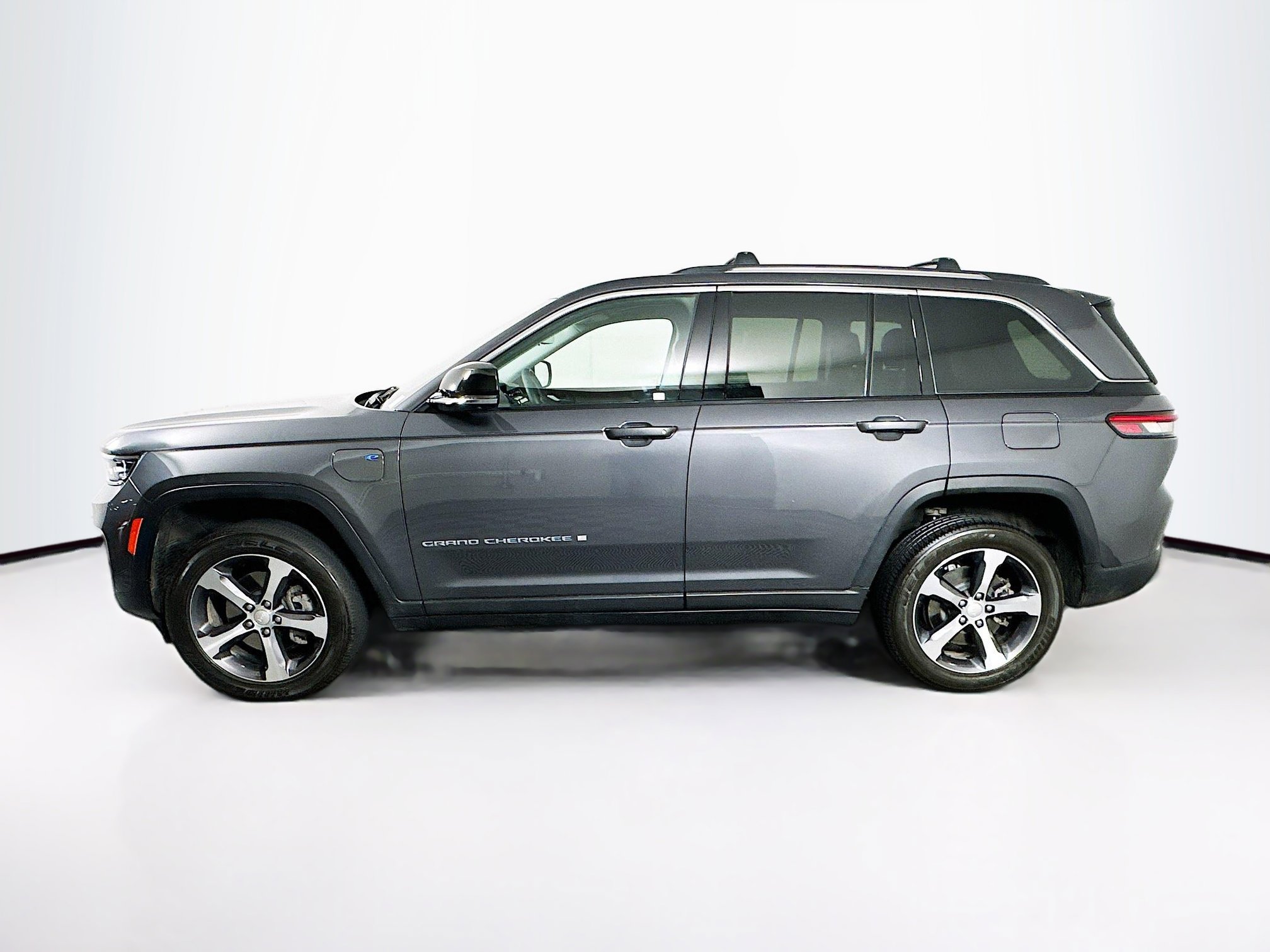 Used 2023 Jeep Grand Cherokee 4WD 4xe w/ Luxury Tech Group II image 4