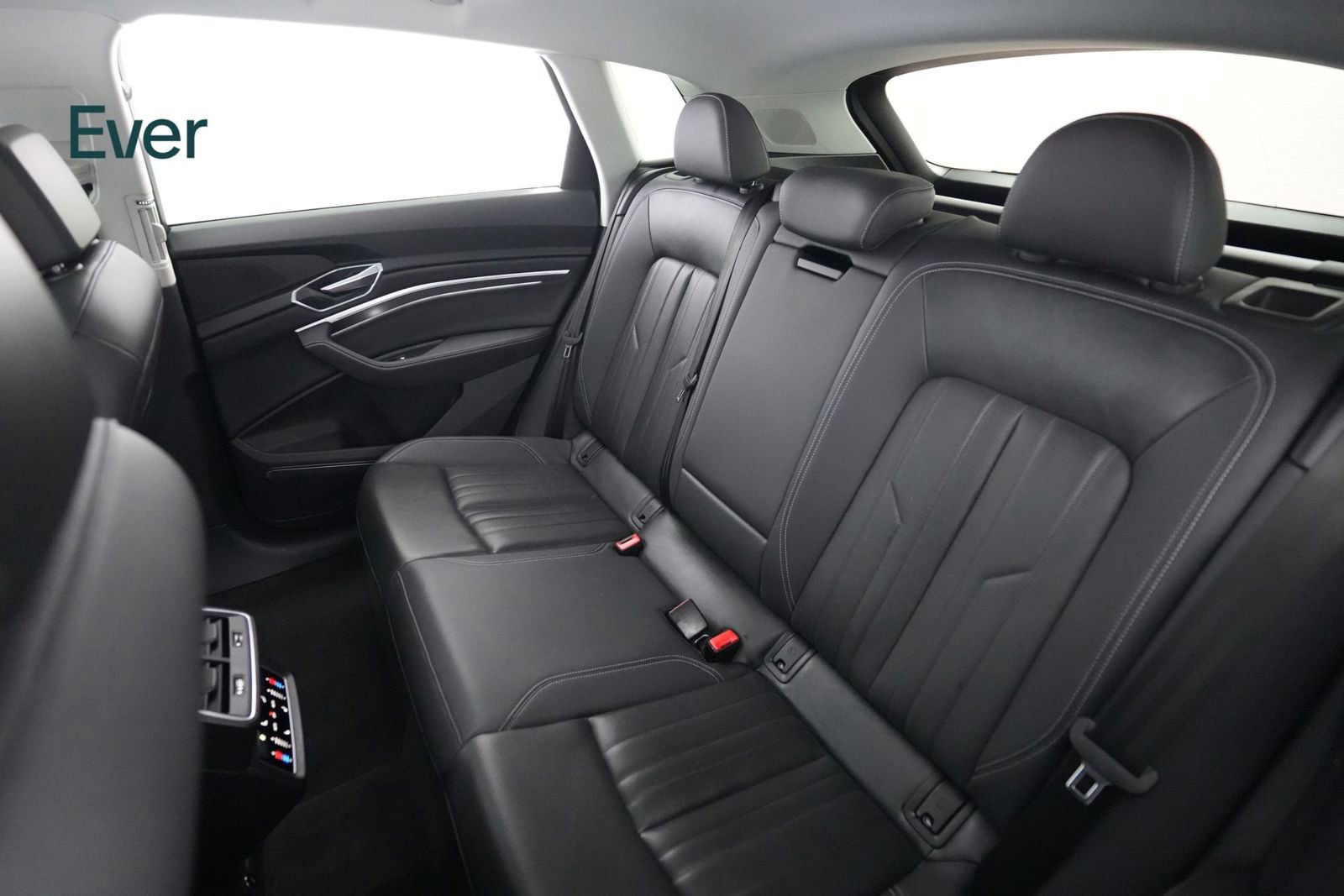 Used 2023 Audi e-tron Premium Plus w/ Premium Plus Package AWD/4WD image 24
