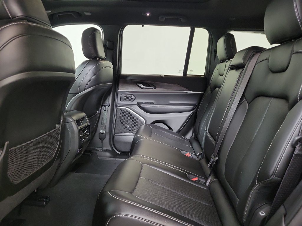 Used 2025 Jeep Grand Cherokee Limited w/ Luxury Tech Group II AWD/4WD image 22