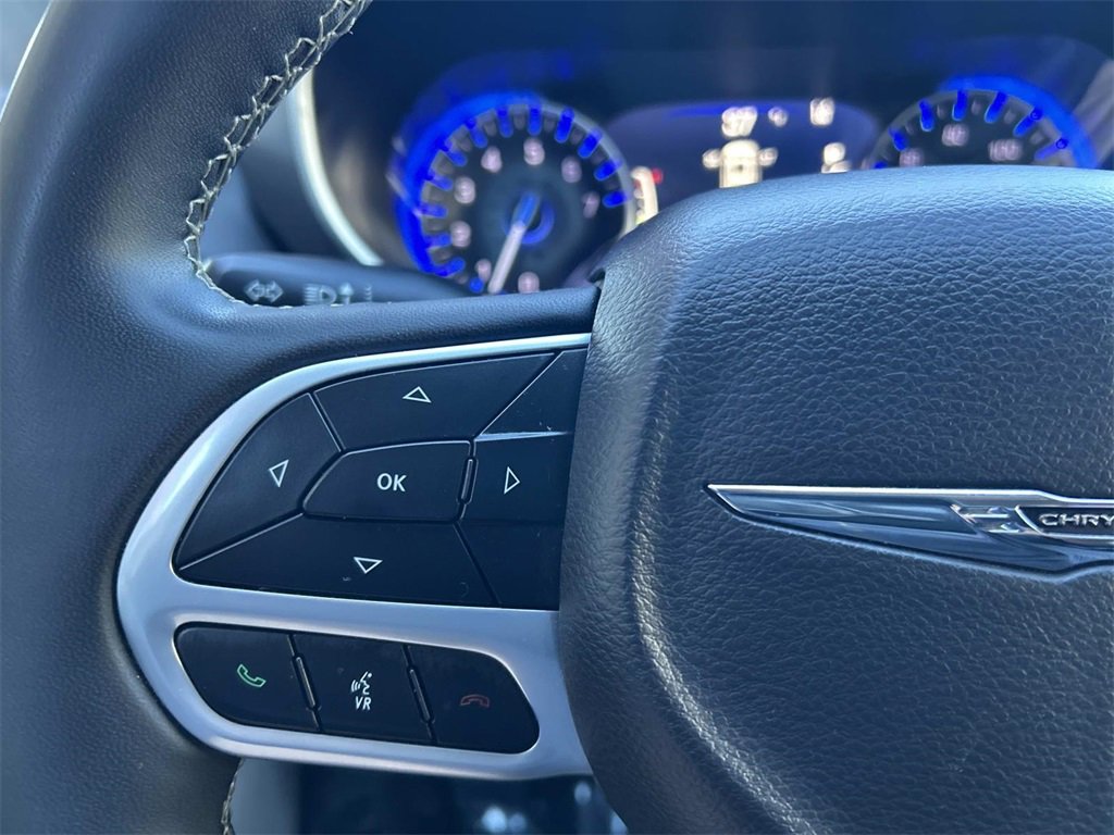 Used 2024 Chrysler Pacifica Touring-L image 23