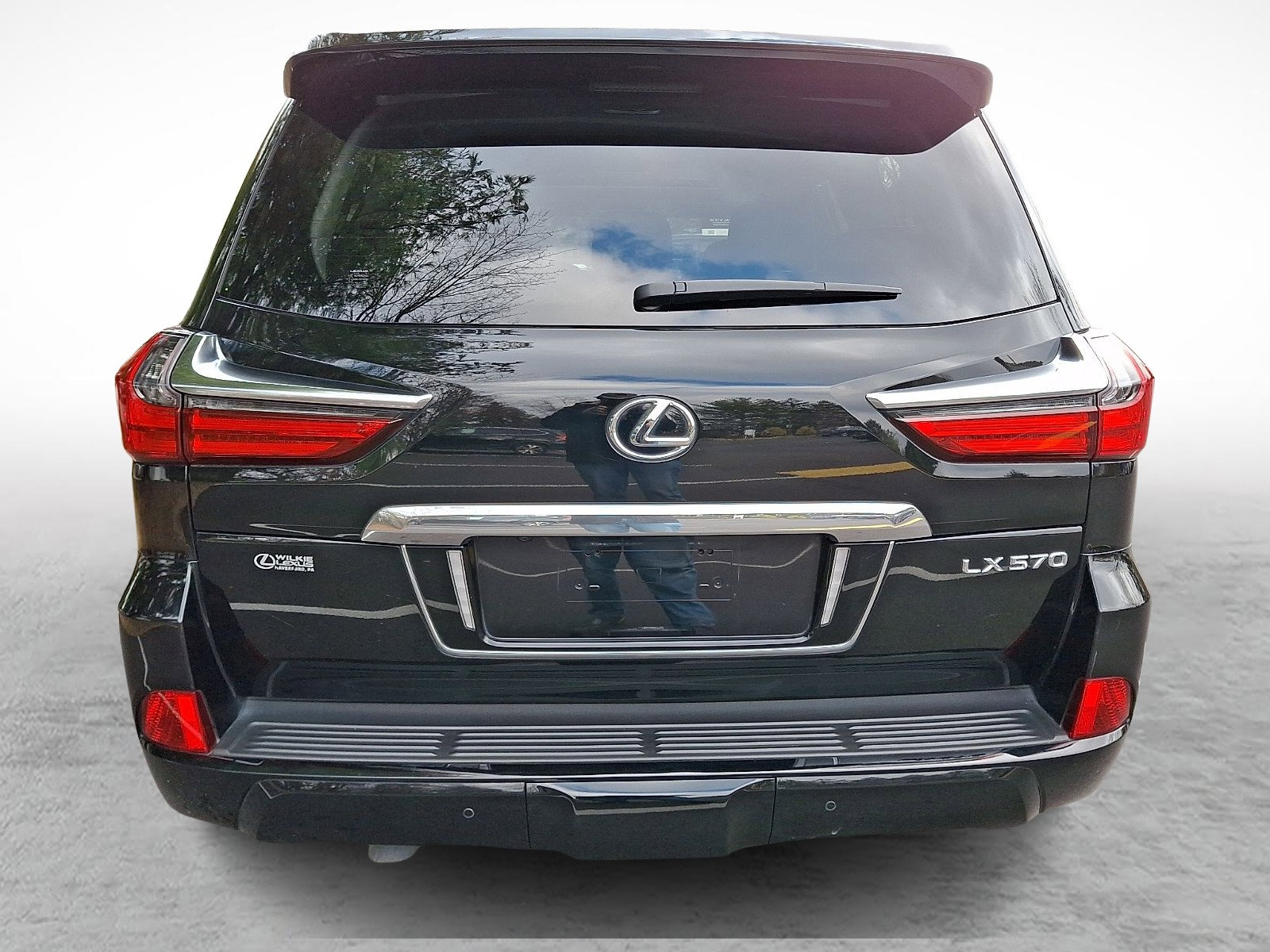 Certified 2020 Lexus LX 570 4WD w/ 3rd Row & Luxury Pkg image 5