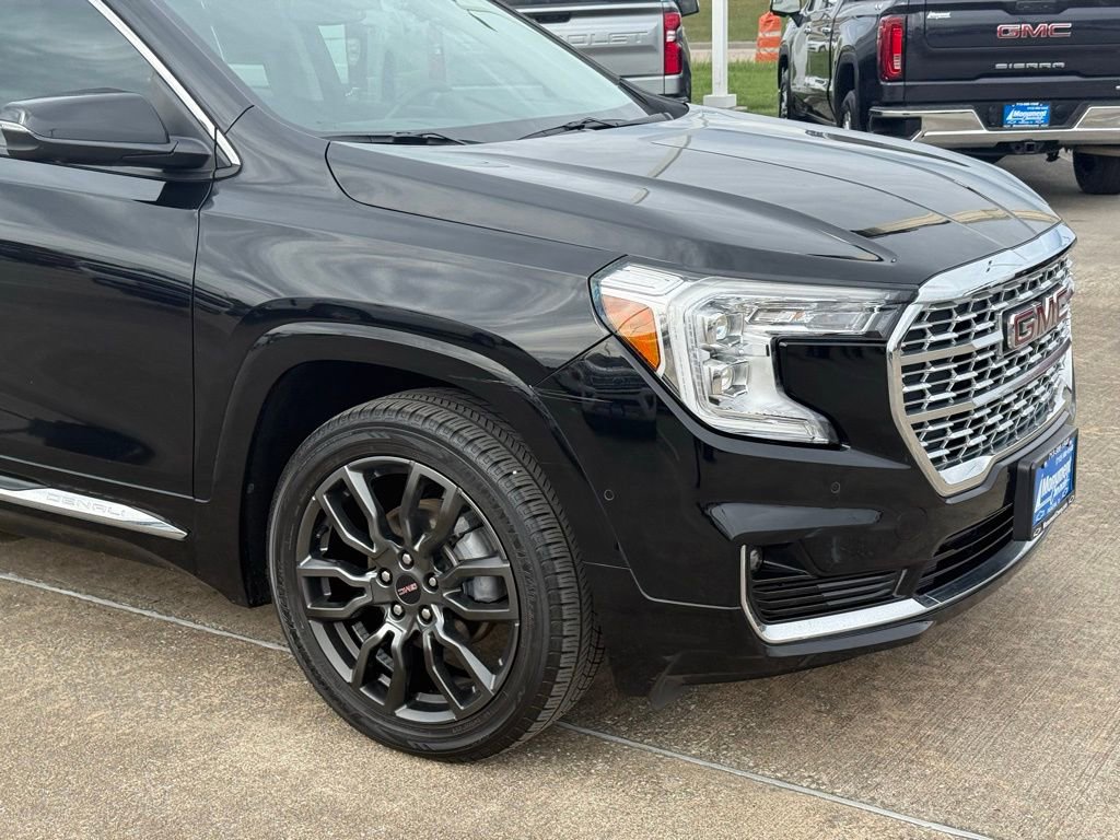 Used 2022 GMC Terrain Denali w/ Black Diamond Edition image 6