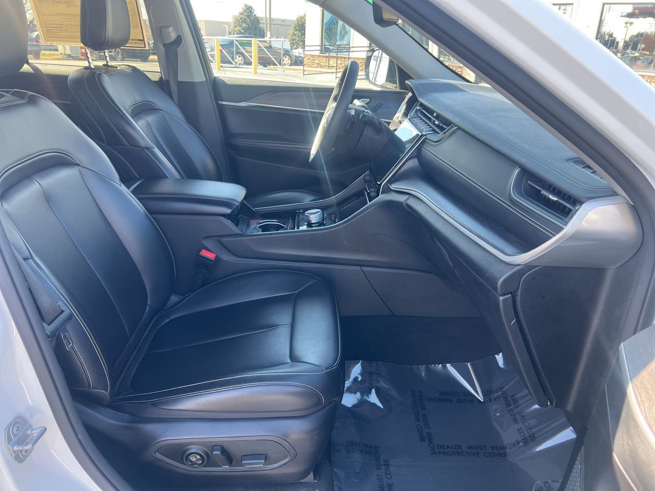 Used 2023 Jeep Grand Cherokee Limited image 23