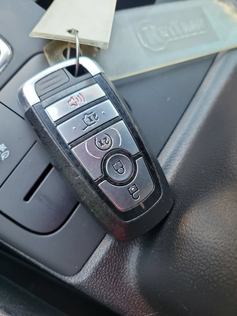 Used 2022 Ford Escape SE w/ SE Sport Appearance Package FWD image 36