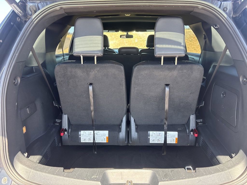 Used 2017 Ford Explorer XLT w/ Equipment Group 202A FWD image 16