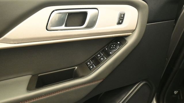 Used 2025 Ford Explorer Active w/ Active Comfort Package AWD/4WD image 14