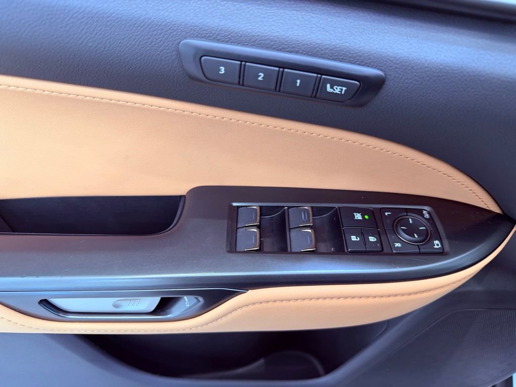 Certified 2025 Lexus NX 250 FWD w/ Accessory Package (Z2) image 19