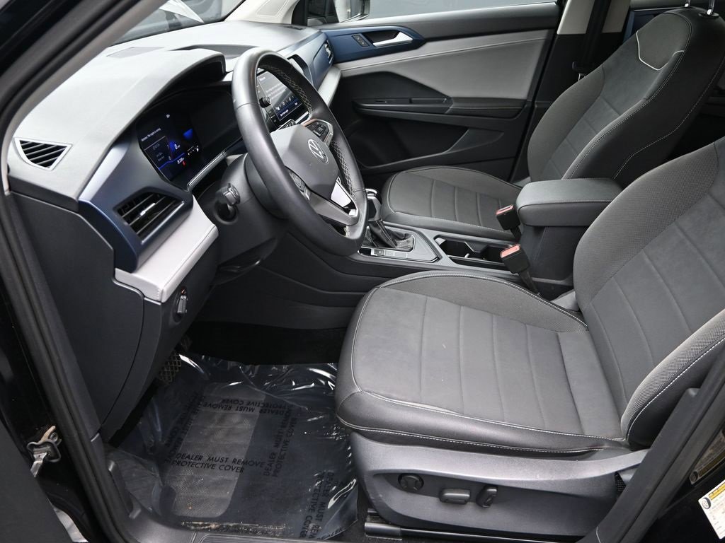 Used 2024 Volkswagen Taos SE image 16