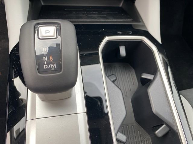 New 2025 Mitsubishi Outlander SE image 30