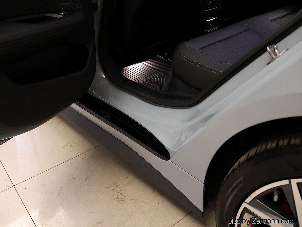 Certified 2024 BMW i4 eDrive40 w/ M Sport Package RWD image 31