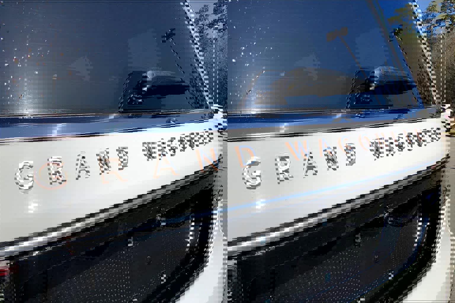 Used 2022 Jeep Grand Wagoneer Series III w/ HD Trailer Tow Package image 33