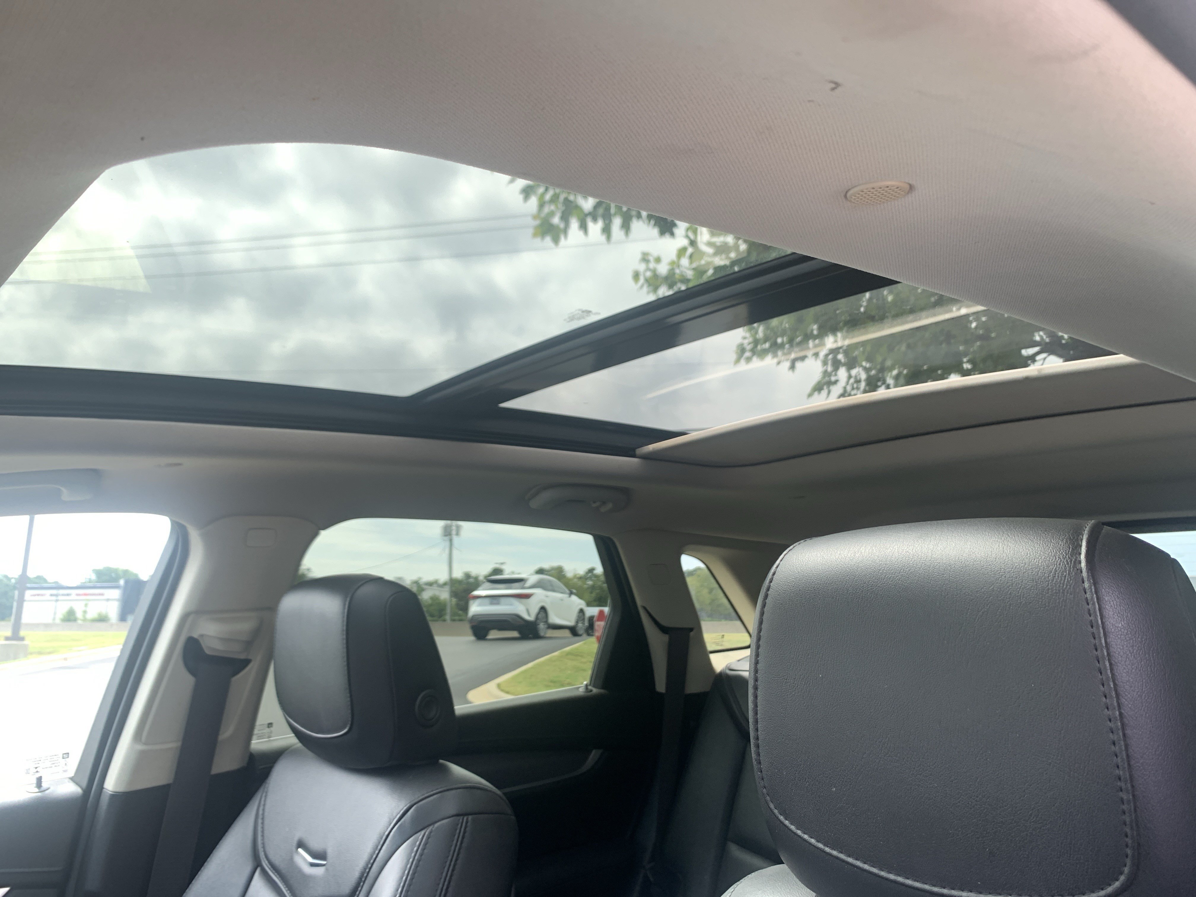 Used 2018 Cadillac XT5 Premium Luxury FWD image 28