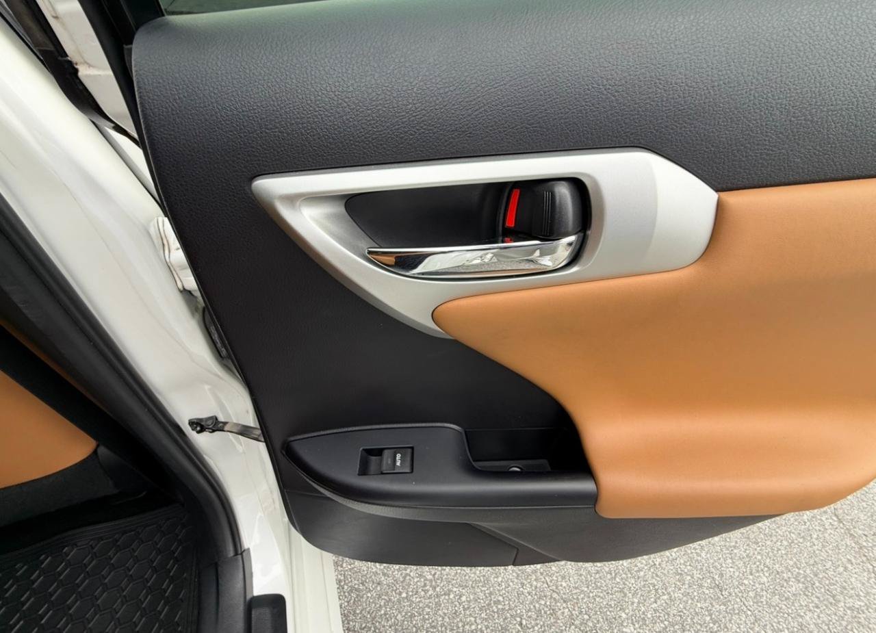 Used 2012 Lexus CT 200h Premium w/ Premium Audio Pkg FWD image 27