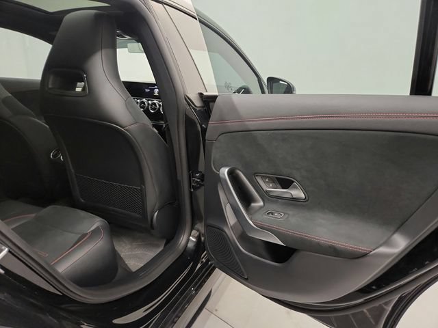 Used 2023 Mercedes-Benz CLA 250 image 28